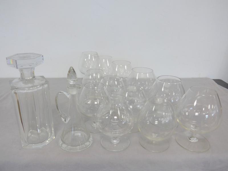 CARAFON en cristal à pan coupé et son bo...