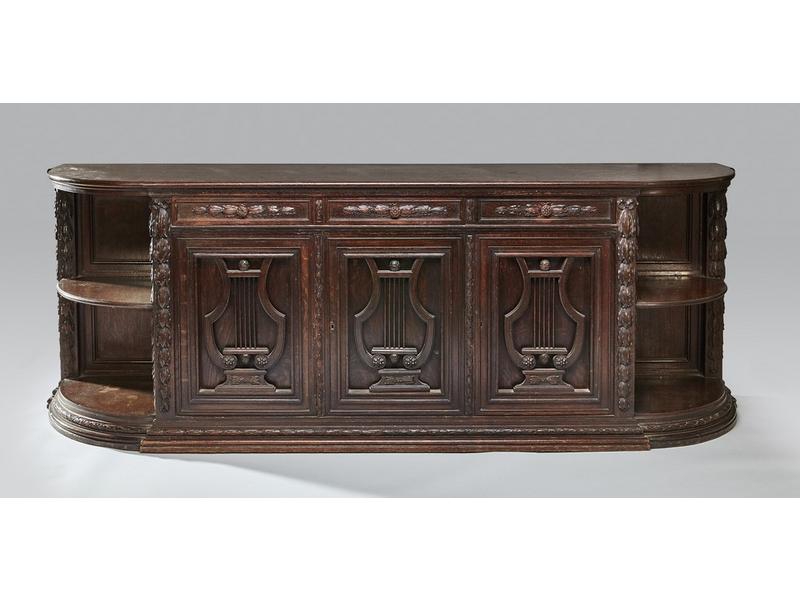 ENFILADE à l'anglaise, en chêne teinté mouluré...