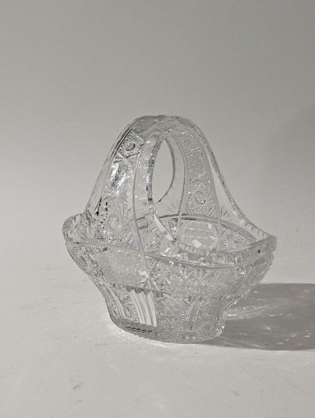 PANIER en cristal taillé de rosaces.