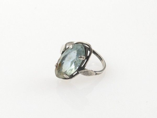 BAGUE en argent sertie d'une aigue-marine...