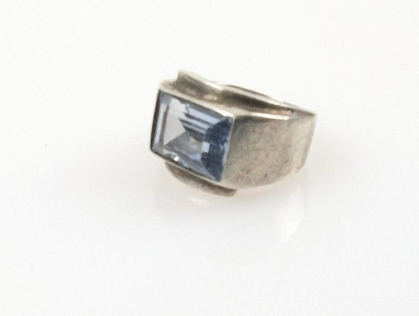 CHEVALIERE en argent (925) sertie d'une aigue-marine...