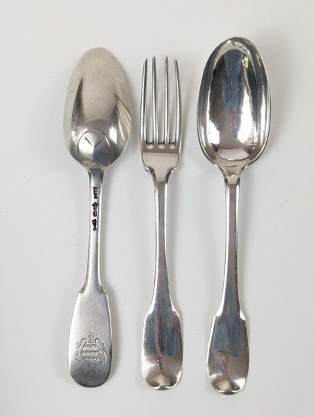 COUVERT en argent modèle uni-plat gravé d'un...
