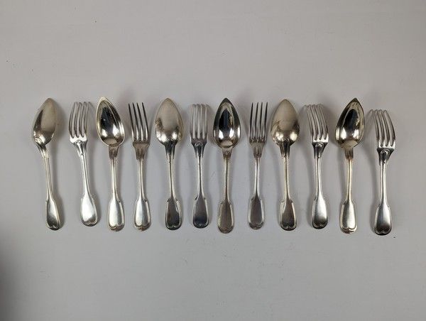 SIX COUVERTS en argent modèle à filets.