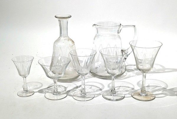 SERVICE DE VERRES en cristal gravé de palmettes...