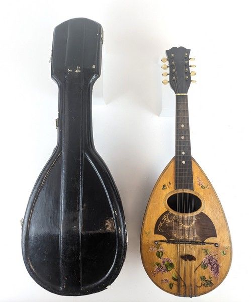MANDOLINE avec étiquette Phébé, table peinte...