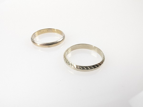 DEUX ALLIANCES en or gris (750)