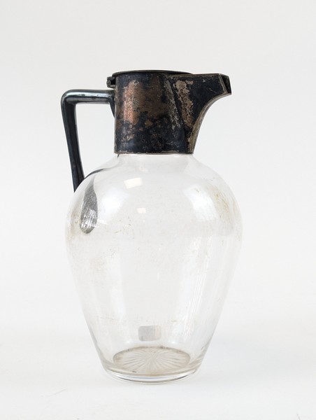 VERSEUSE en verre, monture en métal argenté....
