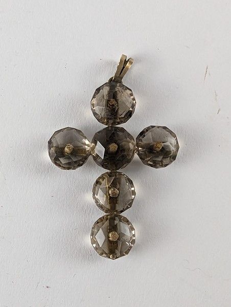 PENDENTIF CROIX en laiton ornée de six importantes...