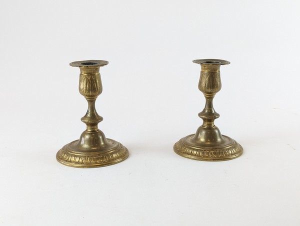 PAIRE DE PETITS FLAMBEAUX dit de toilette,...