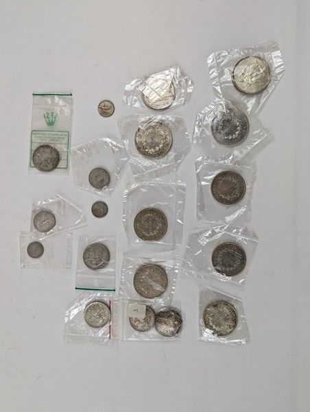 LOT DE MONNAIES D'ARGENT comprenant: