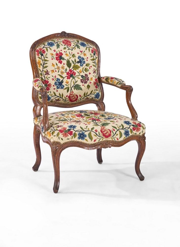 FAUTEUIL à dossier plat violonné, en hêtre...