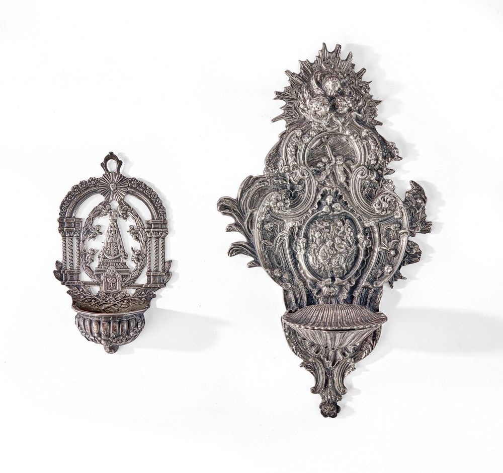 BENITIER D'APPLIQUE en argent (925) moulé...