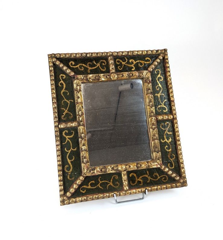 MIROIR rectangulaire dans un cadre en bois...