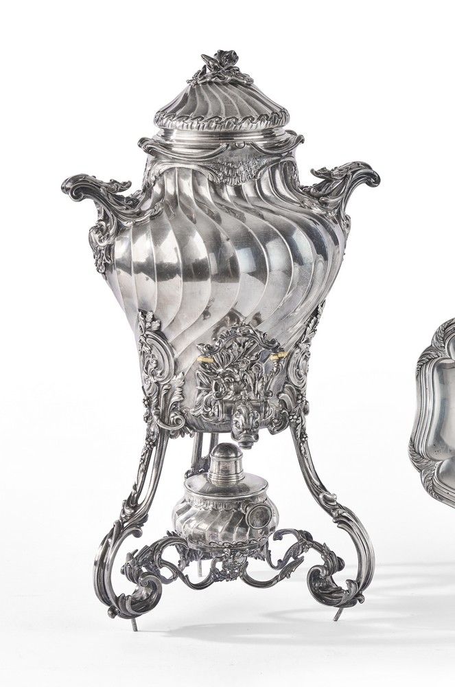 SAMOVAR ou FONTAINE A THÉ en argent (950)...