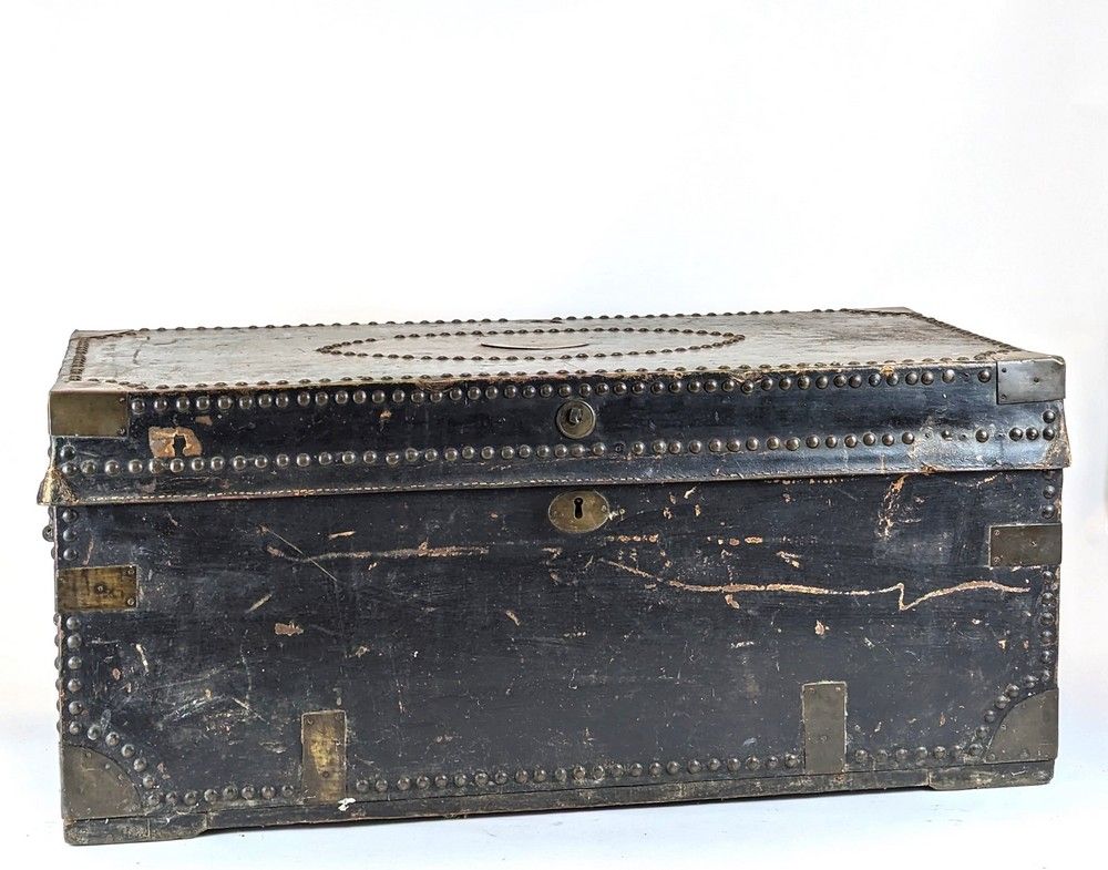 [C. THORNDIKE] - COFFRE rectangulaire en...