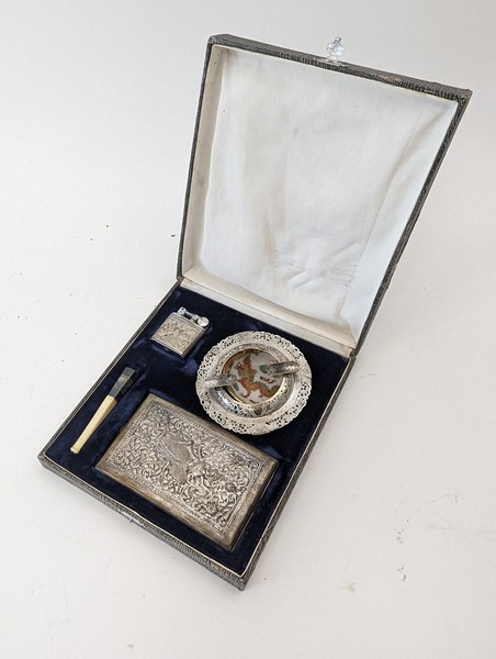 NECESSAIRE DE FUMEUR en argent, avec étui...