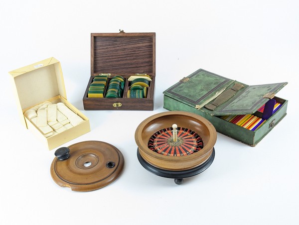 PETIT JEU DE ROULETTE (diam. 15 cm) en bois...