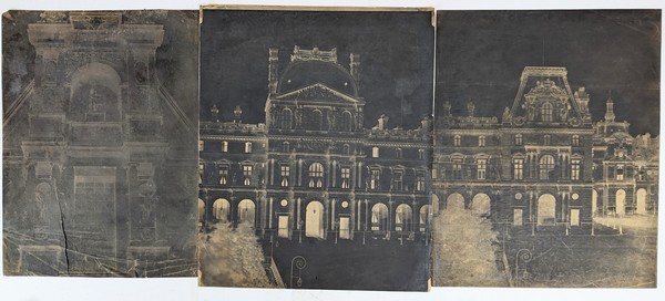 TROIS NÉGATIFS PAPIER représentant les portes...