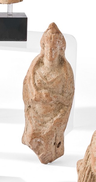 FRAGMENT DE STATUETTE représentant une femme...