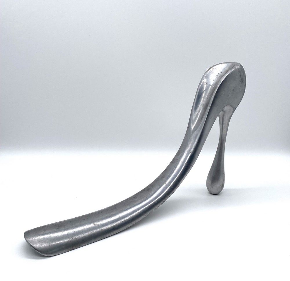 Manolo BLAHNIK (né en 1942), Styliste et...