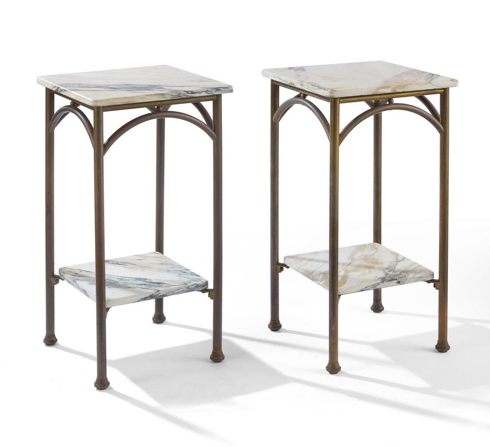 PAIRE DE TABLES D'APPOINT OU TABLES CONSOLES...