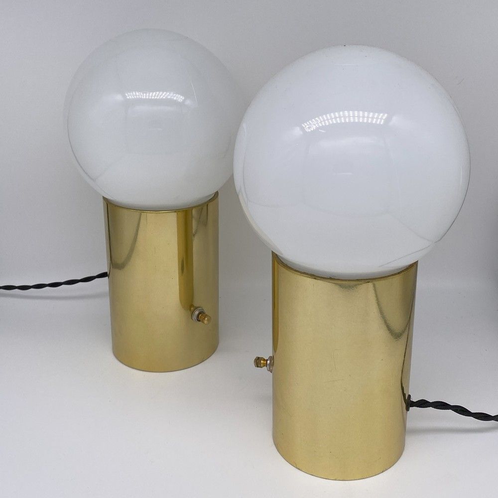 PAIRE DE LAMPES D'APPOINT de forme bulbe,...