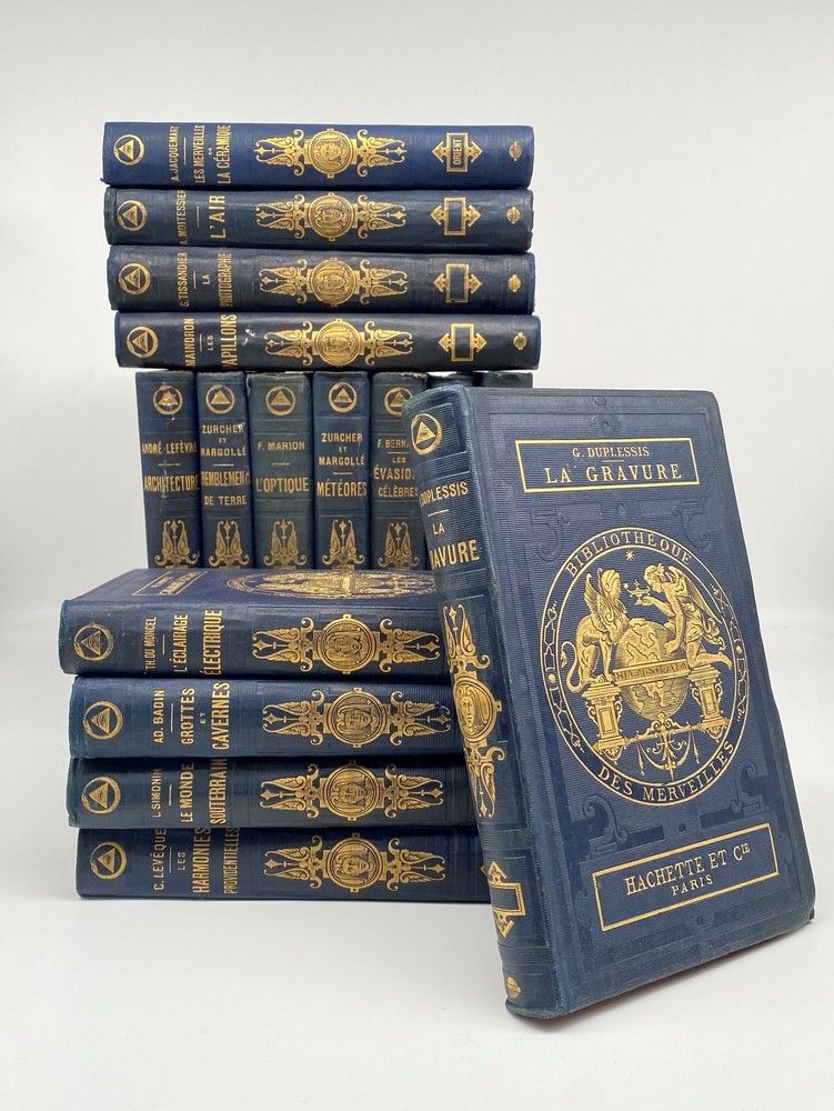 [BIBLIOTHÈQUE DES MERVEILLES] - ENSEMBLE...