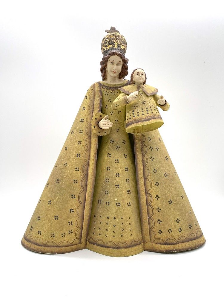 VIERGE A L'ENFANT en tôle peinte et rehauts...