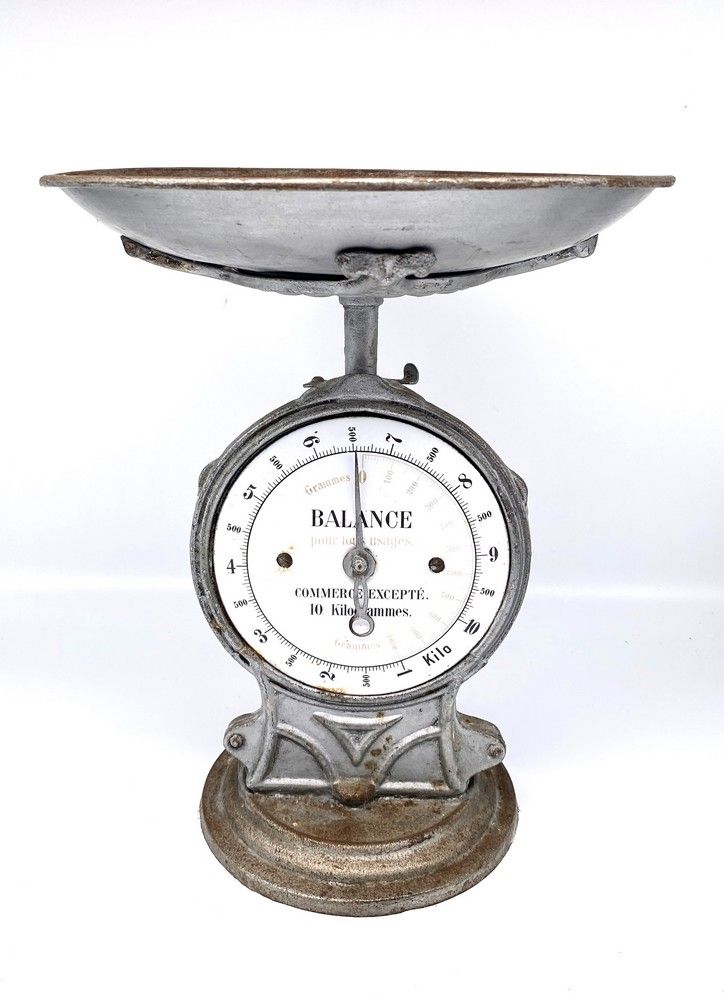 BALANCE ET SON PLATEAU en aluminium moulé...