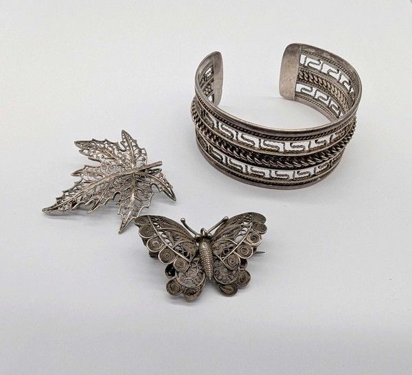 ENSEMBLE en argent (800) comprenant un bracelet...