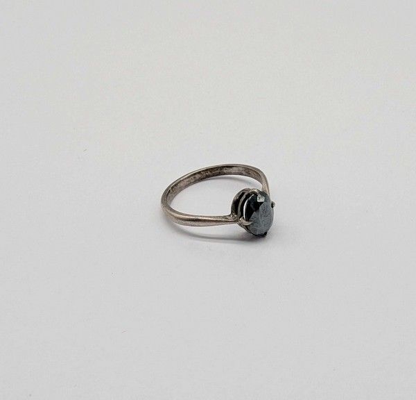 SOLITAIRE en argent (800) serti d'une pierre...