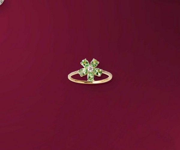 BAGUE FLEUR en or (750) orné d'un diamant...