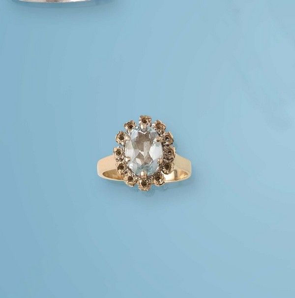 BAGUE en or (750) avec aigue-marine ovale...