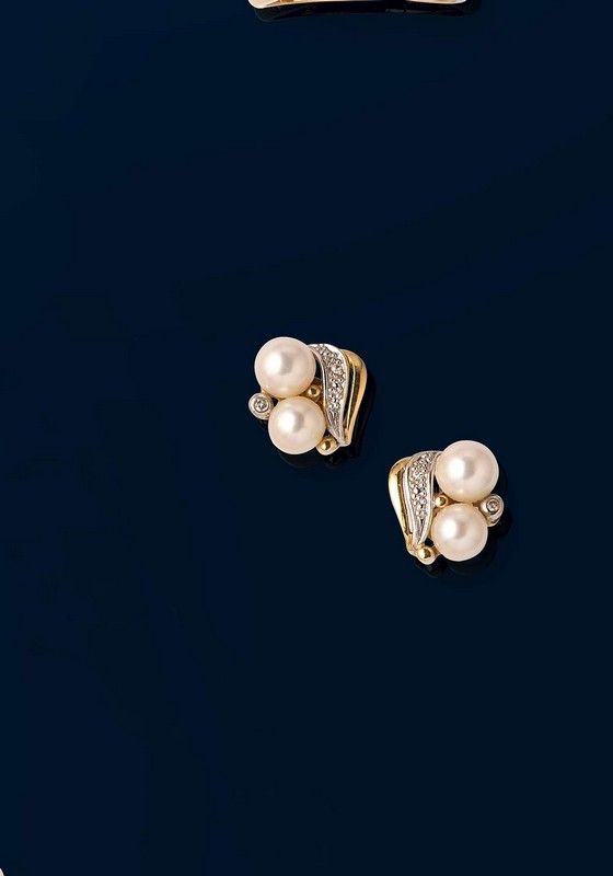 PAIRE DE CLOUS D'OREILLES en or jaune (750)...