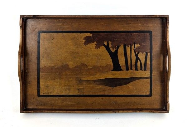 DEUX PLATEAUX rectangulaires en bois à décor...