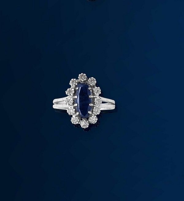 BAGUE MARGUERITE en or gris (750) centrée...