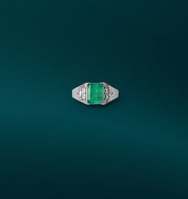BAGUE en or gris (750) palladié, ornée d'une...