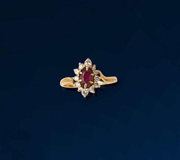 PETITE BAGUE type marquise en or jaune (750)...