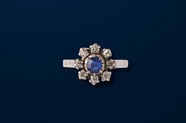 BAGUE MARGUERITE en platine (850) sertie...