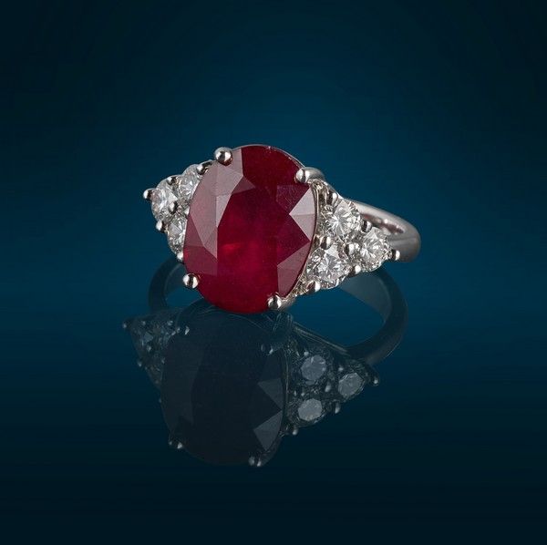 BAGUE en or gris (750) ornée d'un rubis taille...