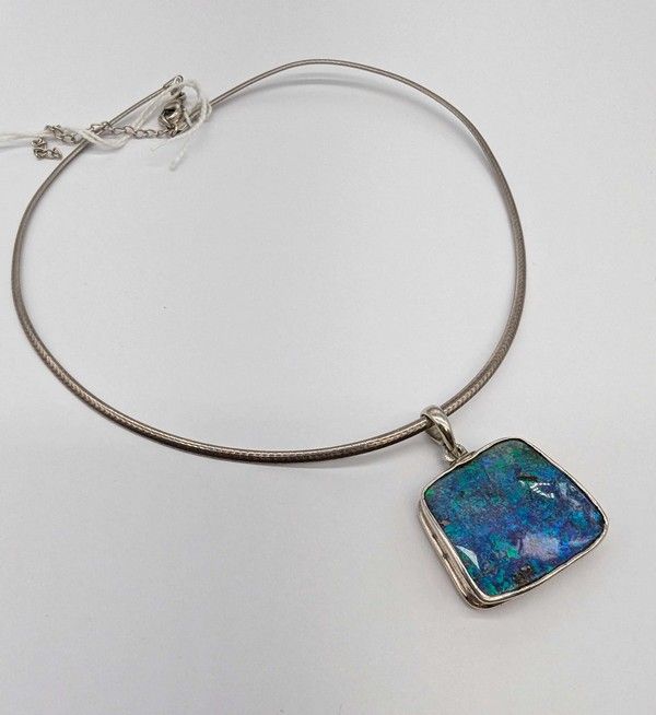 PENDENTIF TRAPEZOÏDAL en argent (925) retenant...