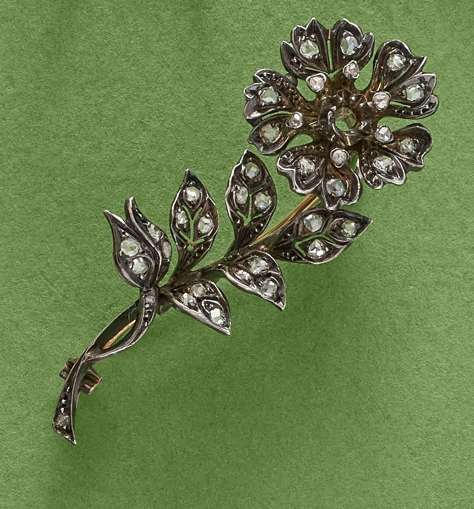BROCHE FLEUR type trembeuse avec diamant...