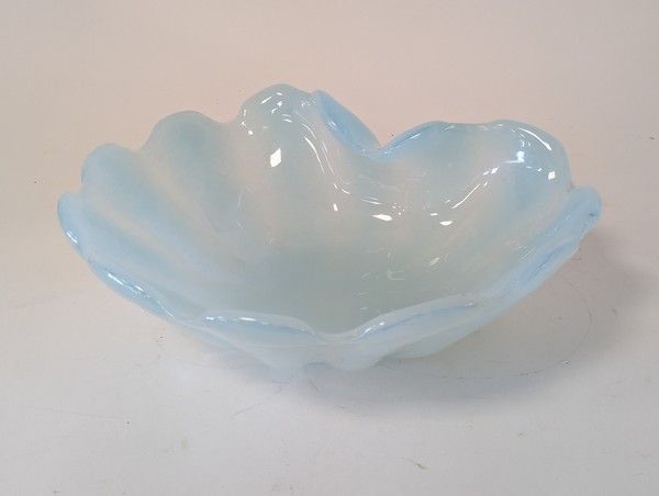BENITIER coquille en verre soufflé teinté...