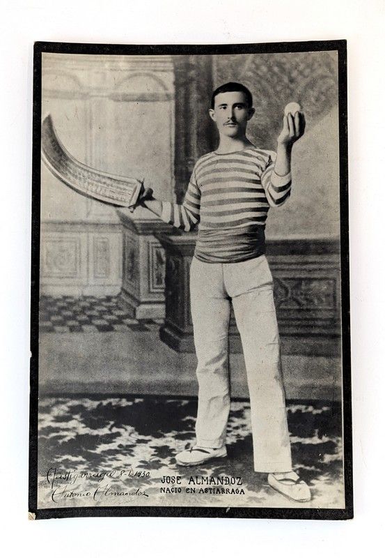 Le Pelotari José ALMANDOZ, né à Astigarr...