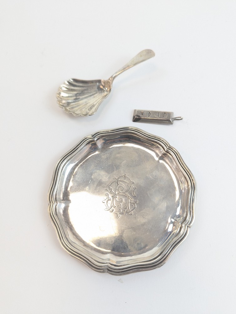 PETITE CUILLERE A SAUPOUDRER en argent (925)...