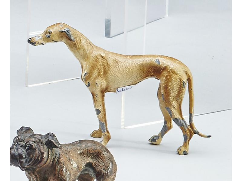LEVRIER en plomb polychrome, probablement...