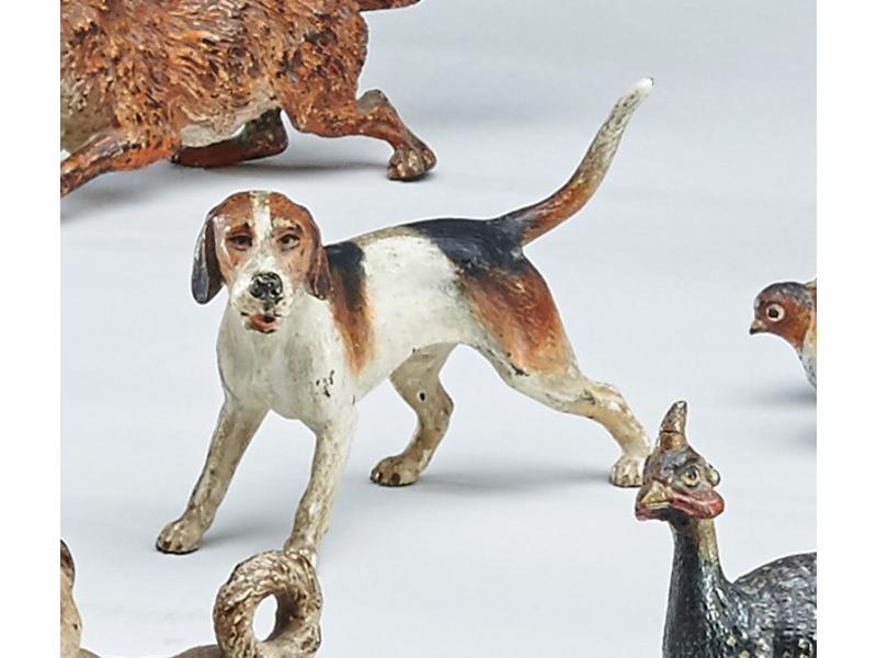 BEAGLE TRICOLORE en bronze polychrome, signé...