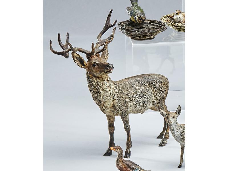 GRAND CERF en bronze polychrome.