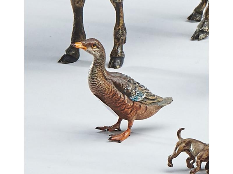 OIE debout en bronze polychrome.