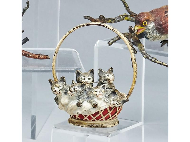 SIX CHATONS dans un panier en bronze pol...